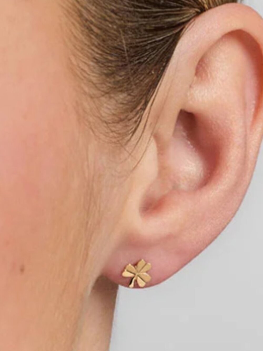 Solvar- Tiny Gold Shamrock Stud Earrings